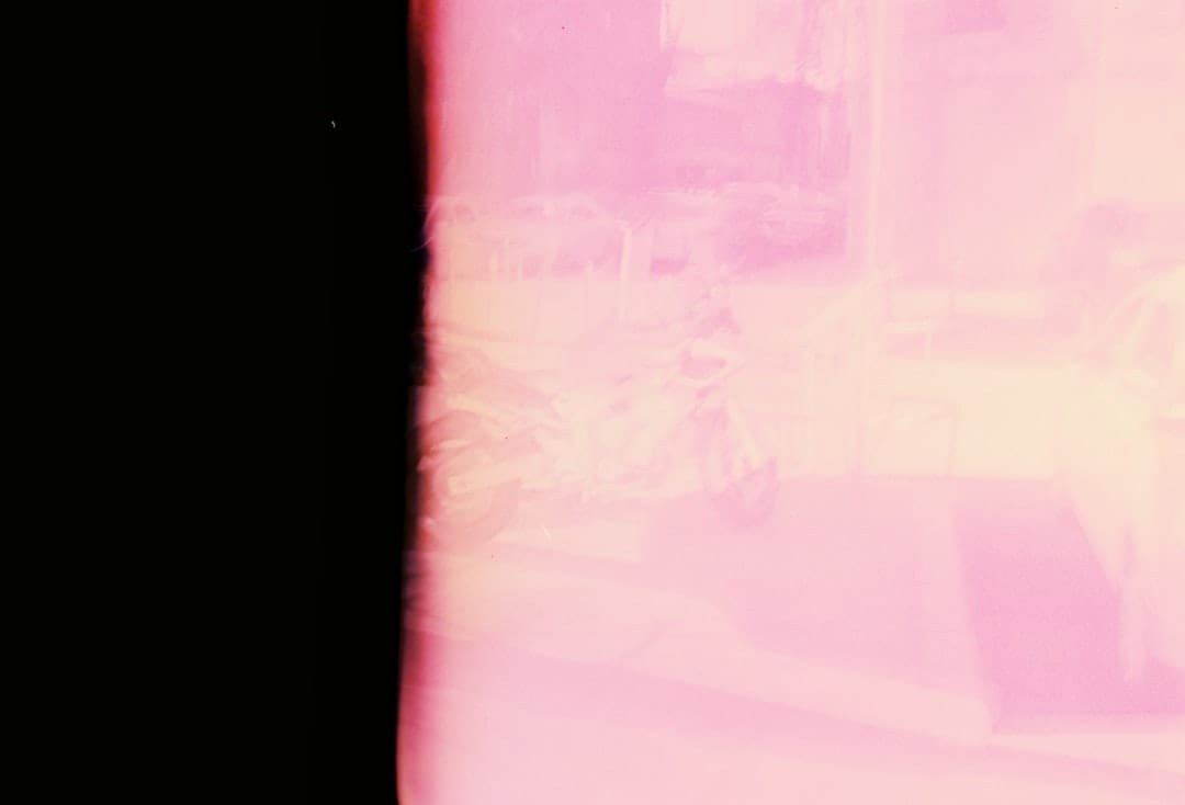 Mehr über den Artikel erfahren Fehler vermeiden: Die größten Stolperfallen beim Aufbau als Influencer