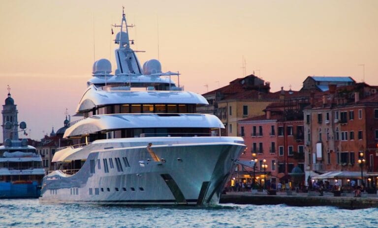 Mehr über den Artikel erfahren So investieren Millionäre – und so kannst du es nachmachen